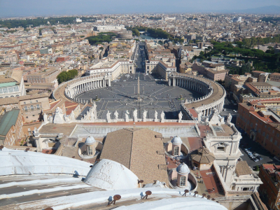 Blick-von-der-Kuppel-des-Petersdoms