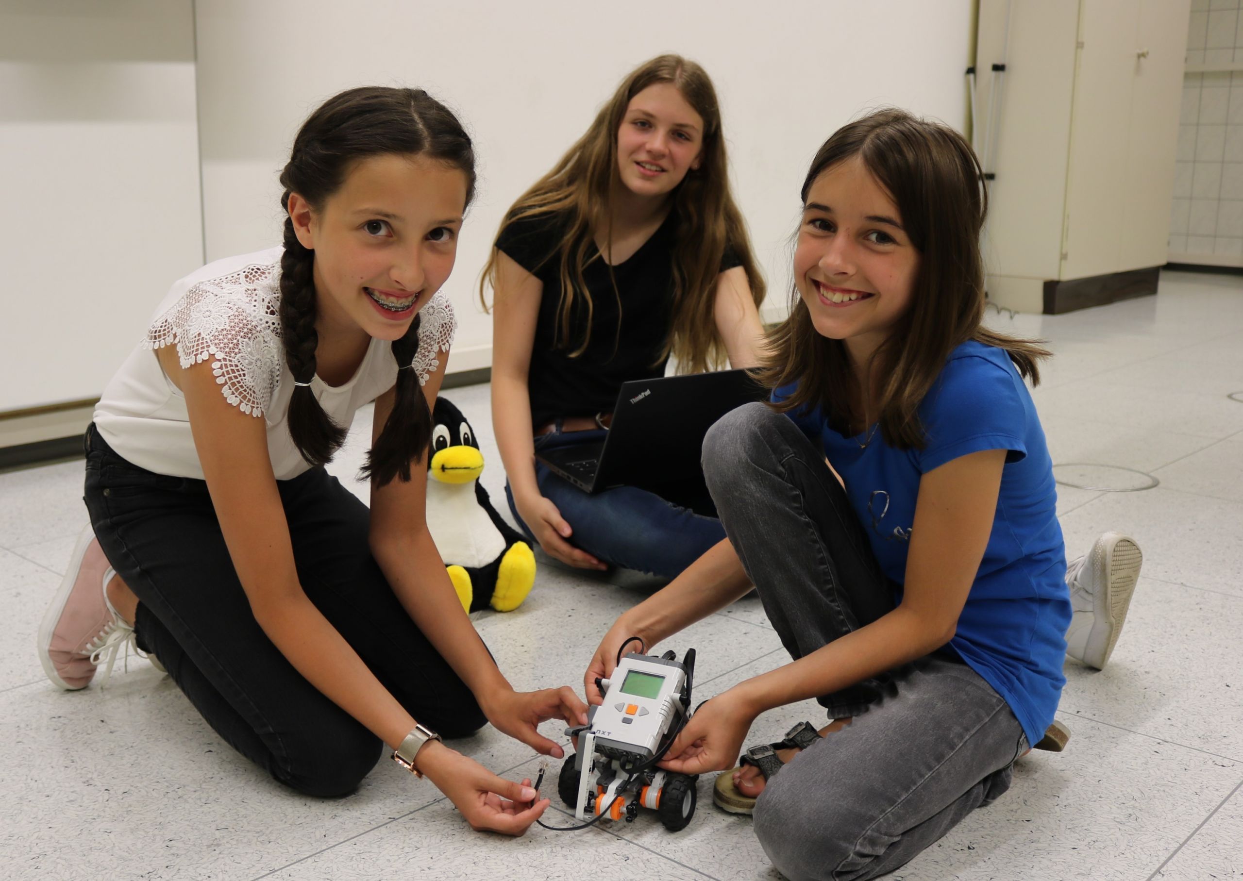 UnterstufenschülerInnen mit dem Lego Mindstorm